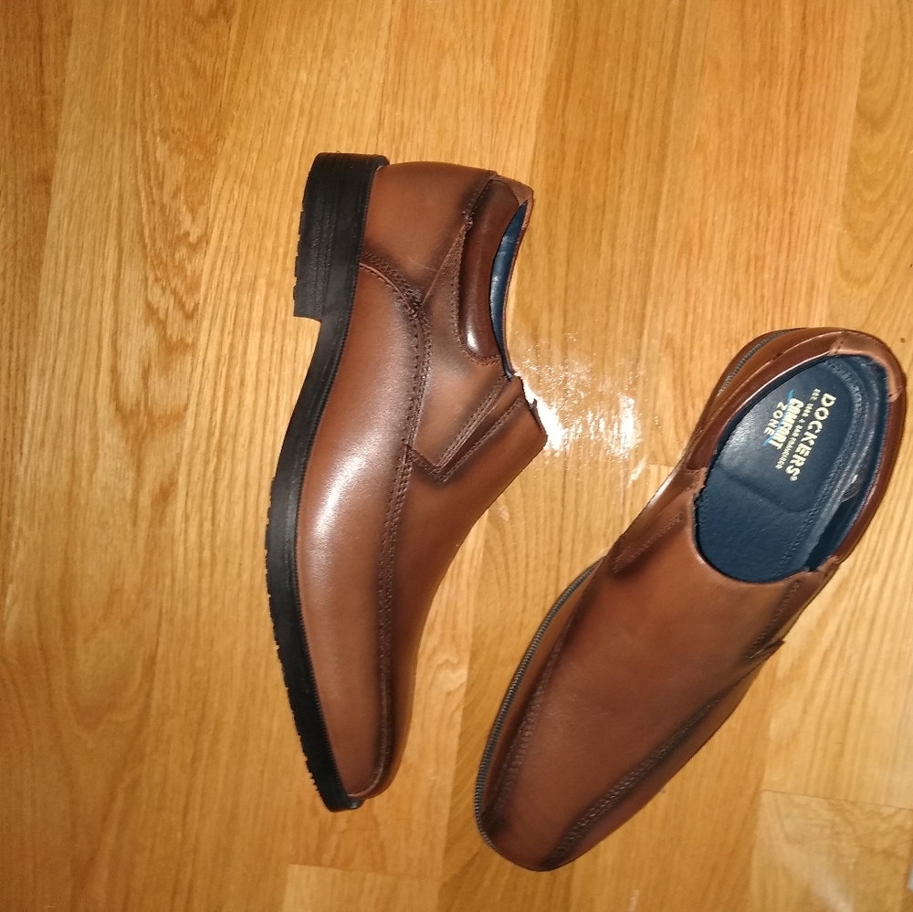 Men's Dockers Director II Slip Resistant 10.5 Brown shoes NEW with box